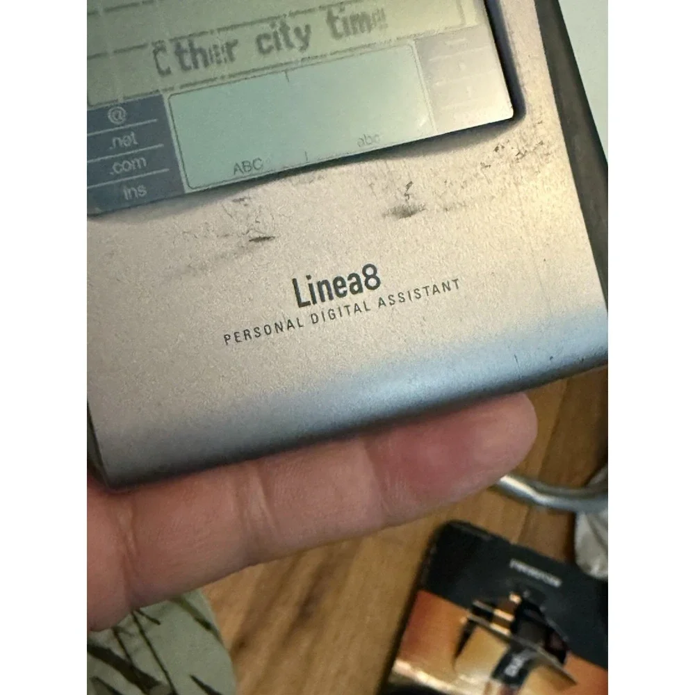 Royal‎ Linea 8 Personal Digital Assistant  ( Bad Screen) Parts Or Fixing